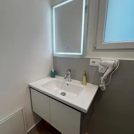 アパート Redvelvet Blloku ティラナ