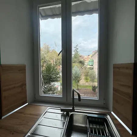 アパート Redvelvet Blloku ティラナ